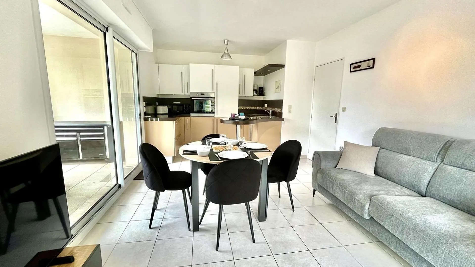 Confortable T2 Residence Calme Avec Balcons Et Parking - Fr-1-479-233 엔느봉 0*,